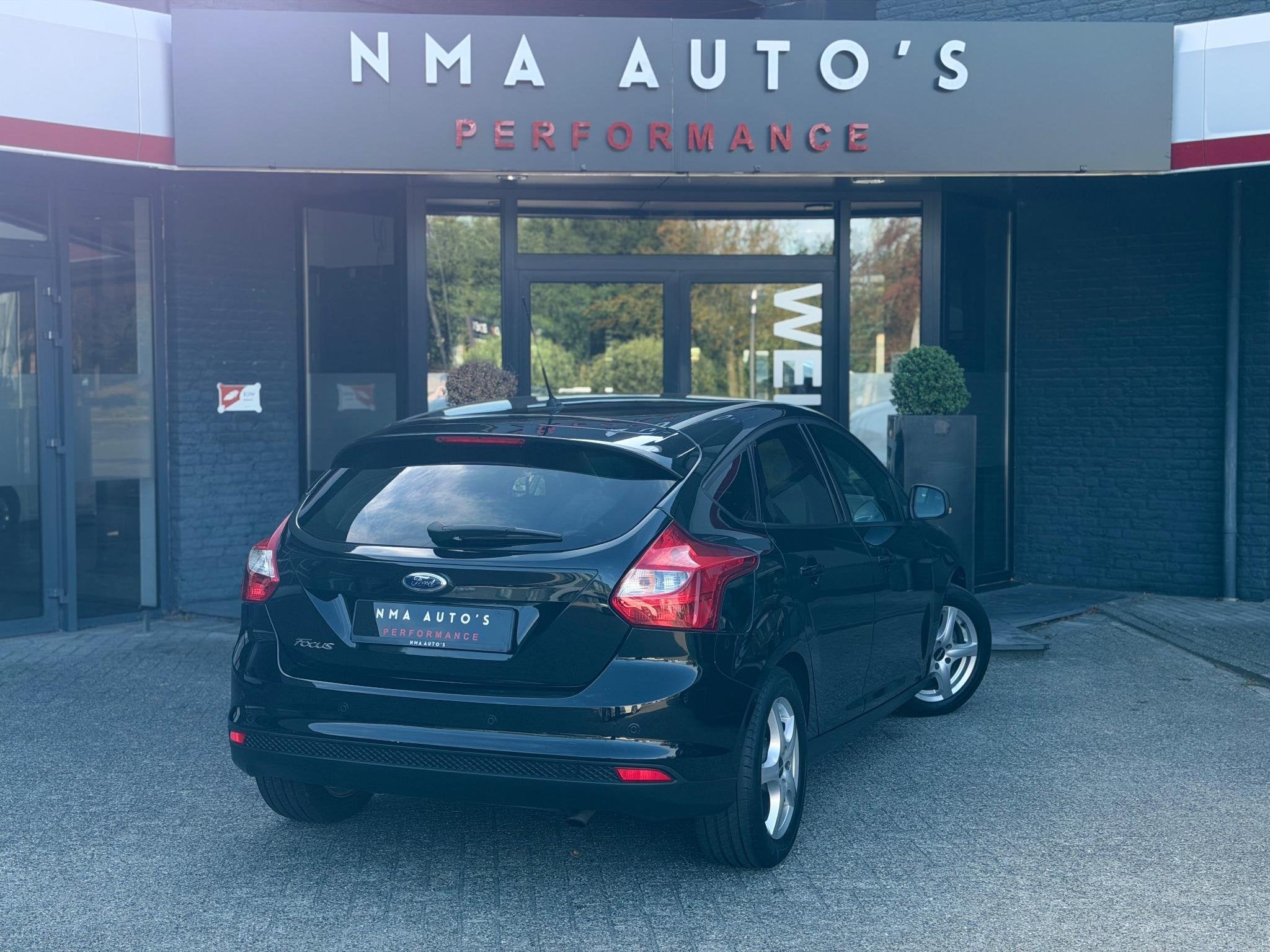 Ford Focus 1.6 TI-VCT Titanium WEINIG KM! 1E EIGENAAR DEALER, Gebruikt, 4 cilinders, Zwart, Bedrijf