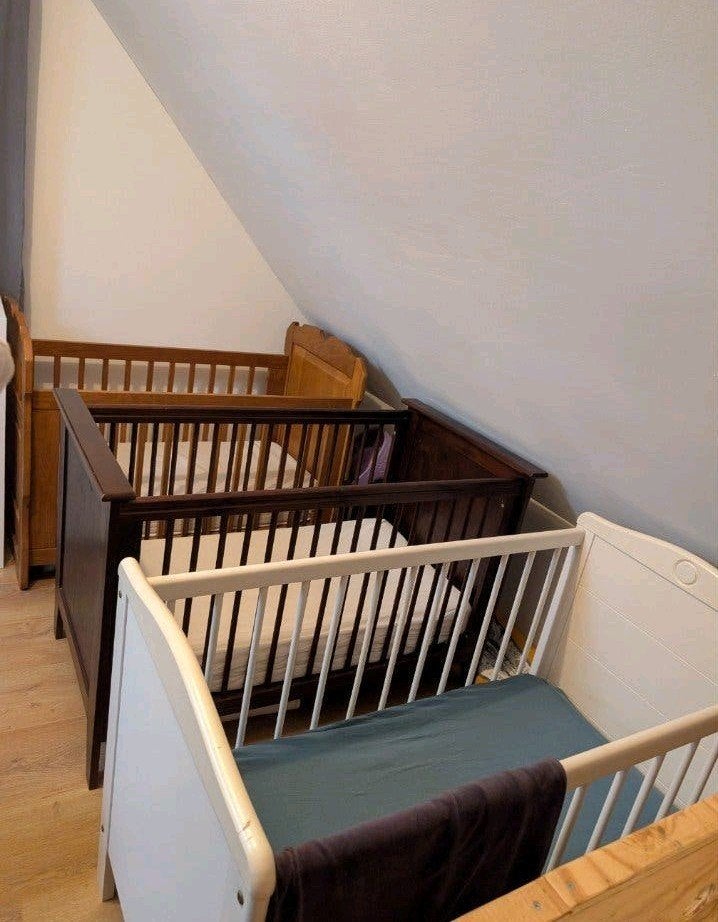 3 Babybedjes - Diverse kleuren en materialen, Ophalen, Gebruikt, 190 cm of minder, Hout