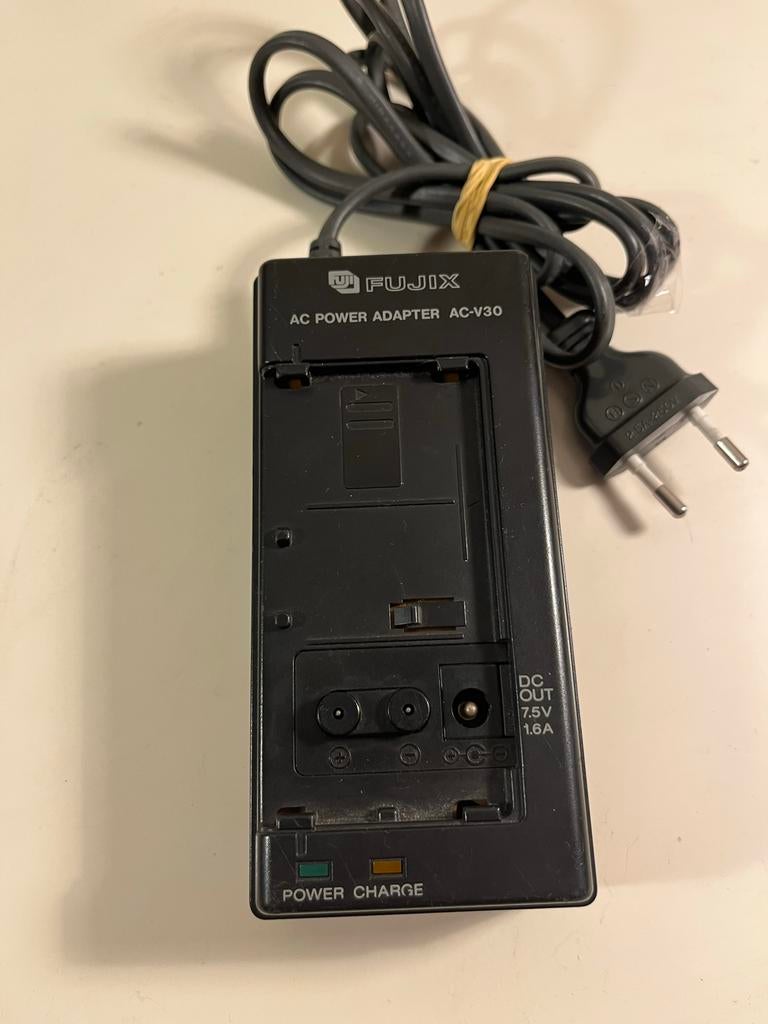 Fujix AC Power Adapter AC-V30 - Camera Oplader, Ophalen of Verzenden, Gebruikt