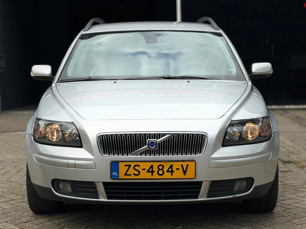 Volvo V50 2.5 T5 Elite AUTOMAAT LEDER/STOELVERW/CRUISE/TREKH, Auto's, Gebruikt, Beige, 700 kg, 2521 cc