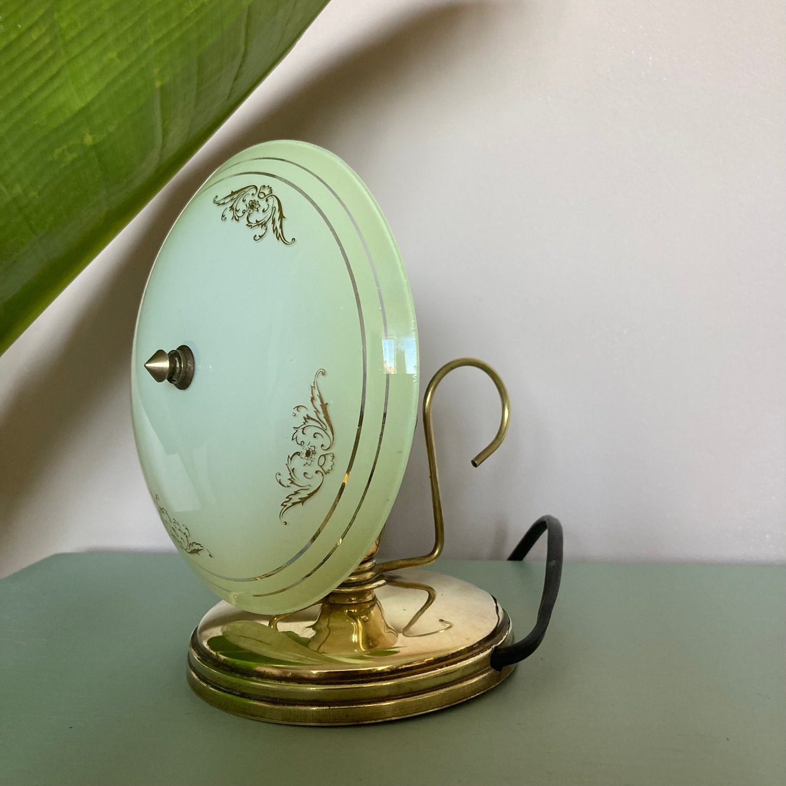 Vintage Italiaans nachtlampje messing voet, gedecoreerd glas, Huis en Inrichting, Lampen | Tafellampen, Gebruikt, Vintage, Met schakelaar