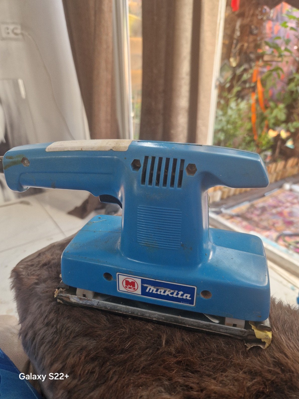 Bijna gratis Makita Vlakschuurmachine 9035SB - Gebruikt, Doe-het-zelf en Verbouw, Gereedschap | Schuurmachines, Ophalen