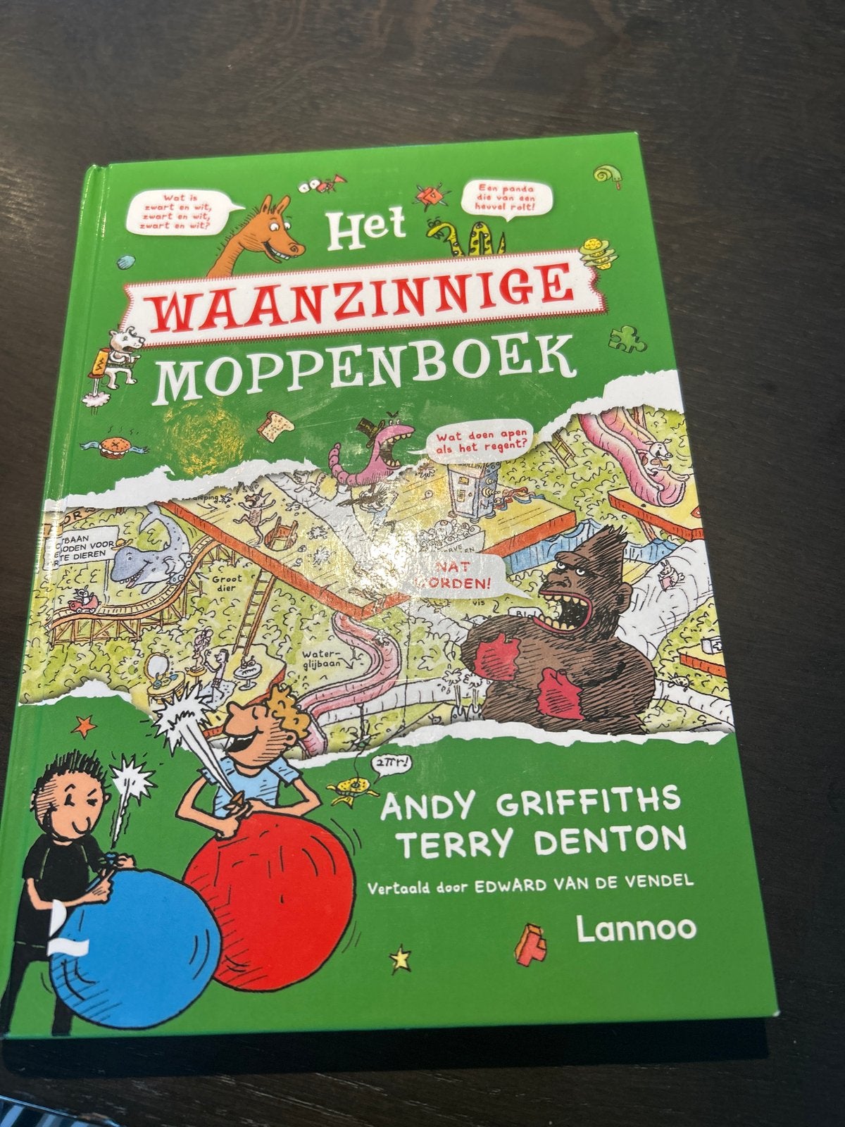 Het Waanzinnige Moppenboek - Andy Griffiths, Ophalen of Verzenden, Gelezen, Fictie algemeen