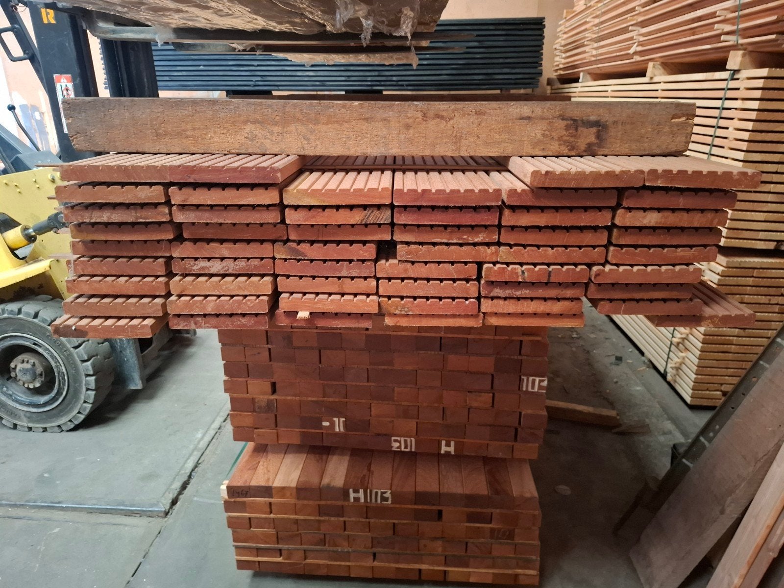 partij 52 st hardhout vlonderplanken 395 cm bezorgen mogelij, Ophalen, Planken, Nieuw, Hardhout