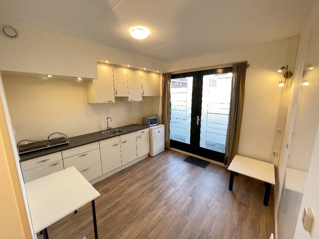Te huur: Nette woonruimte 2-kamers (25 m2) in Zwaag / Hoorn, 20 tot 35 m², Amsterdam