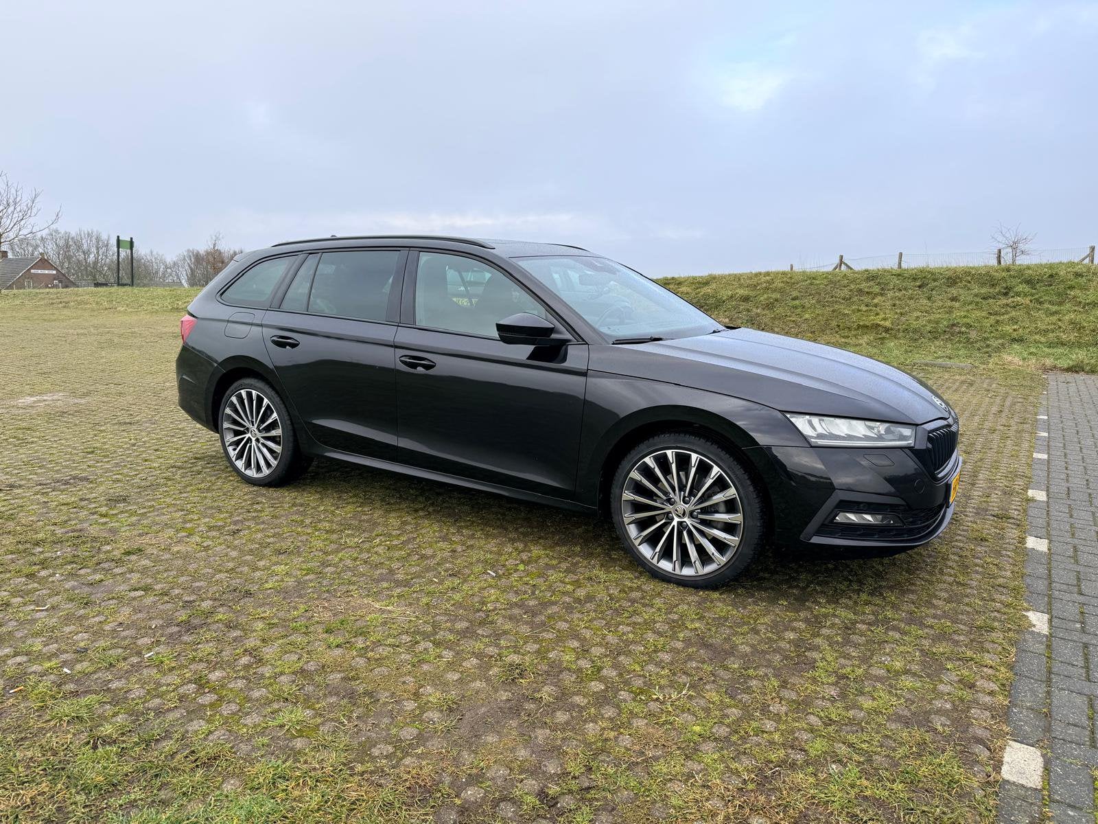 Skoda Octavia 1.4 TSI iV 245pk Phev DSG 2021 Zwart, Auto's, Stof, 0 kg, Zwart, Plug-in hybride