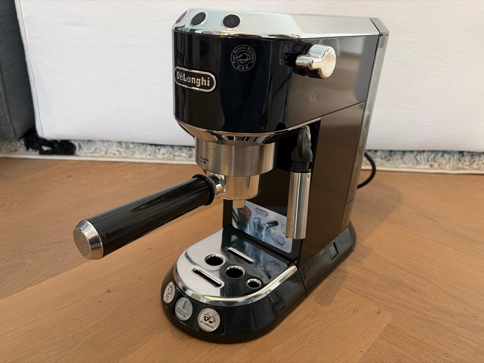 De'Longhi Dedica Style EC 680.BK Espressoapparaat, Ophalen, Afneembaar waterreservoir, Espresso apparaat, Gemalen koffie