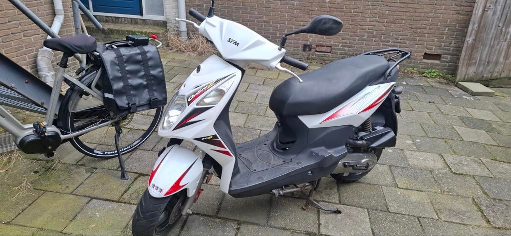 Witte Sym Orbit II Snorscooter -, Fietsen en Brommers, Gebruikt, Ophalen of Verzenden, Benzine, Orbit