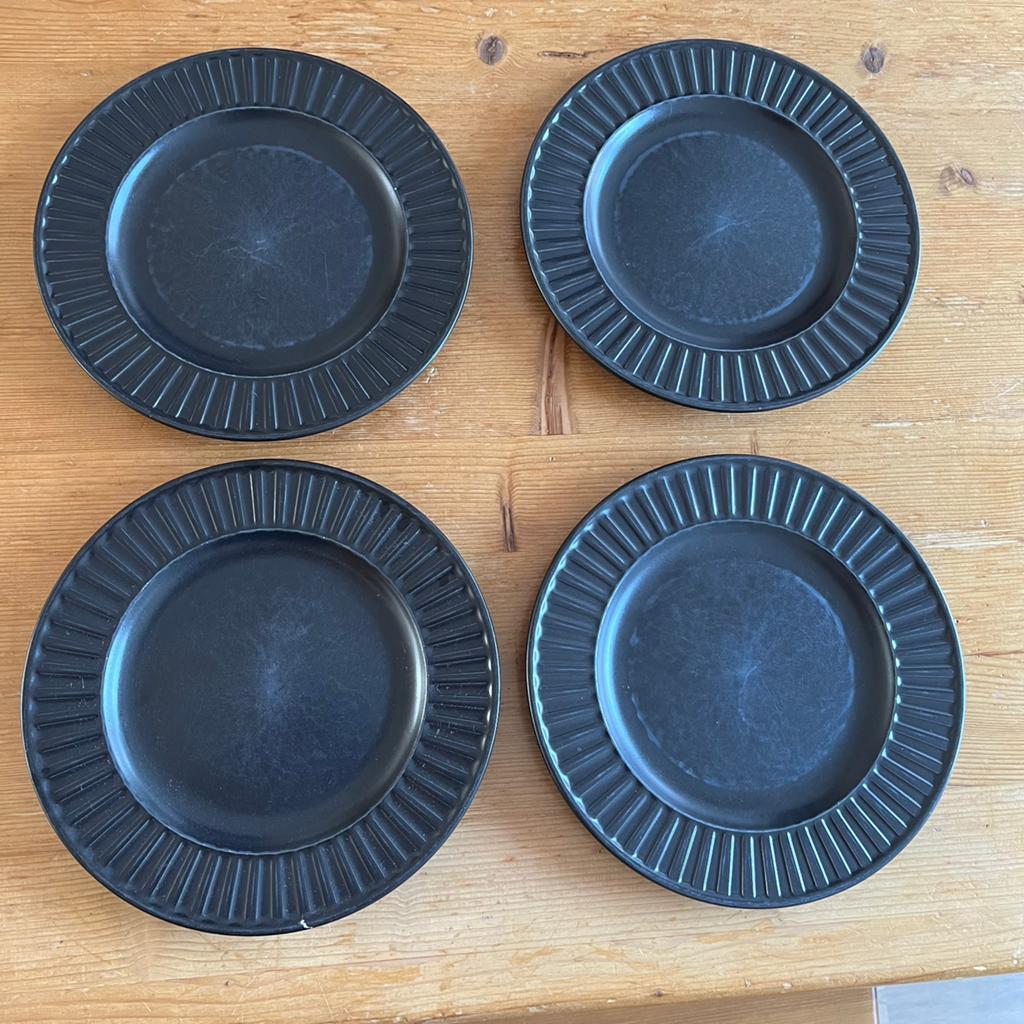 4 Wedgwood Everyday Black & White platte borden 23 cm, Huis en Inrichting, Keuken | Servies, Ophalen, Gebruikt, Porselein, Bord(en)