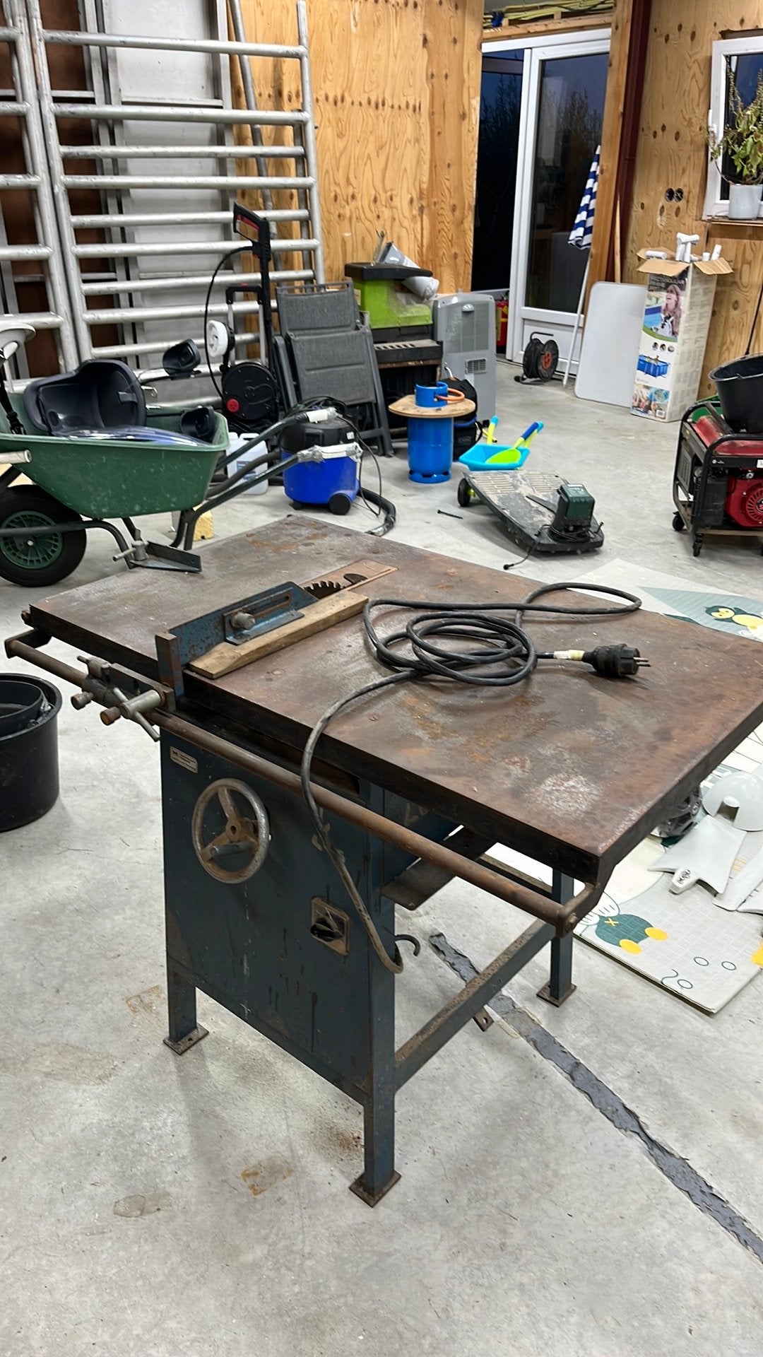 Zaagtafel 230v, Ophalen, Zo goed als nieuw