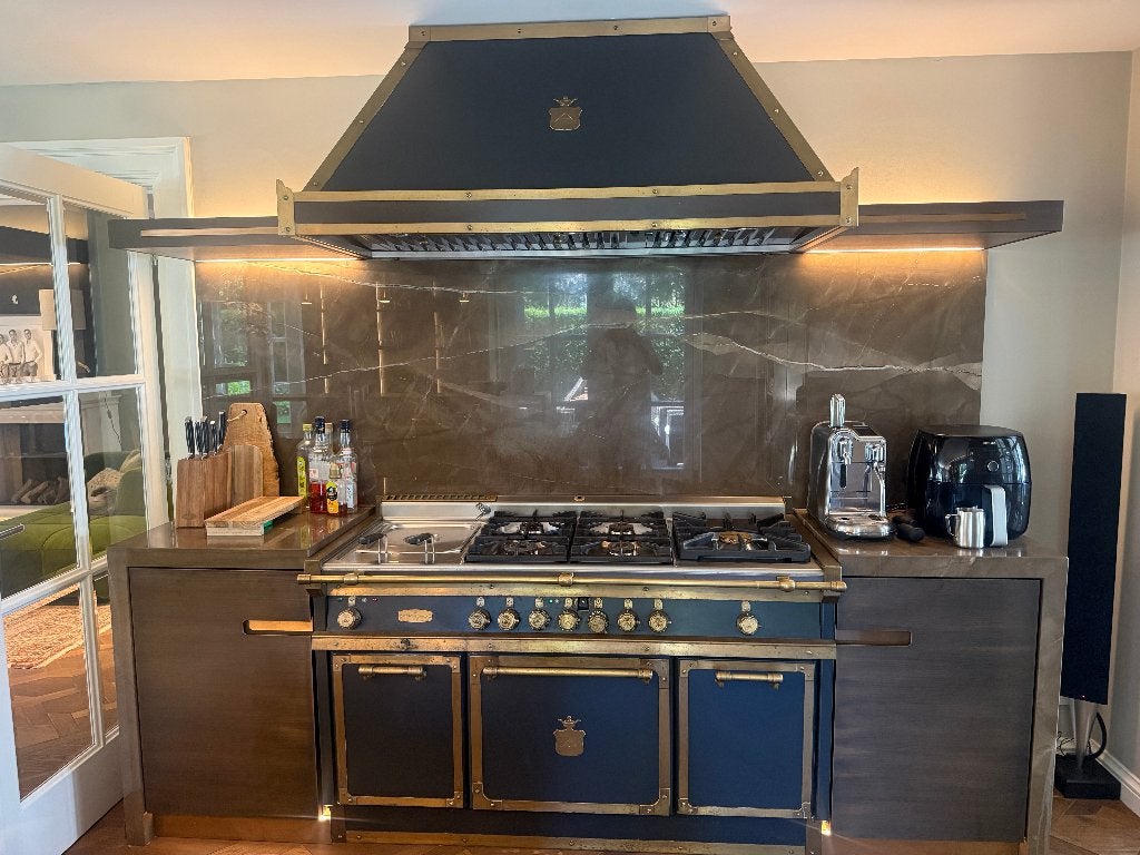 Lodder keuken met Officine Gullo fornuis en Gaggenau, Ophalen, Gebruikt, Overige materialen, Bruin
