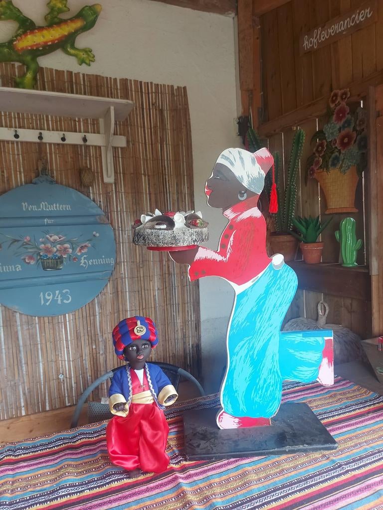 2 x Sarotti chocolade reclame etalage  ca 80 & 40 cm, Ophalen