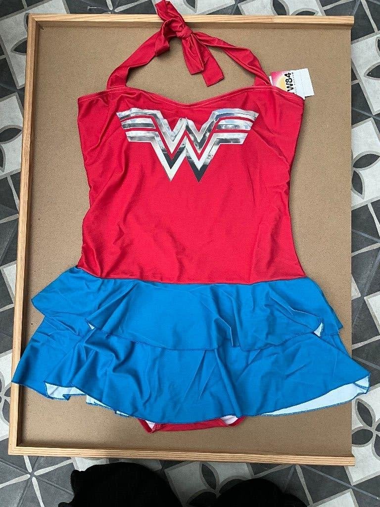 Strong Enough Badpakjurk Wonder Woman maat L Nieuw, Kleding | Dames, Badmode en Zwemkleding, Zwart, Strong Enough Badpakjurk Wonder Woman maat L Nieuw