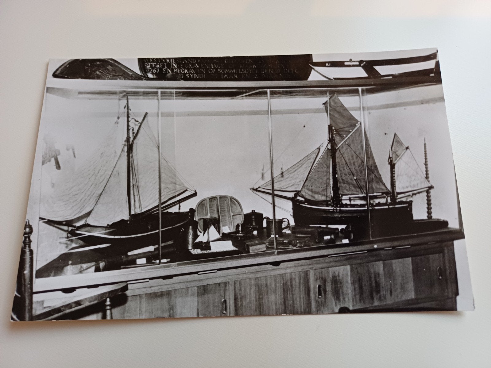 Fotokaart Streekmuseum Sommelsdijk, Vissersschepen, Verzamelen, Ansichtkaarten | Nederland, Ophalen of Verzenden, 1960 tot 1980