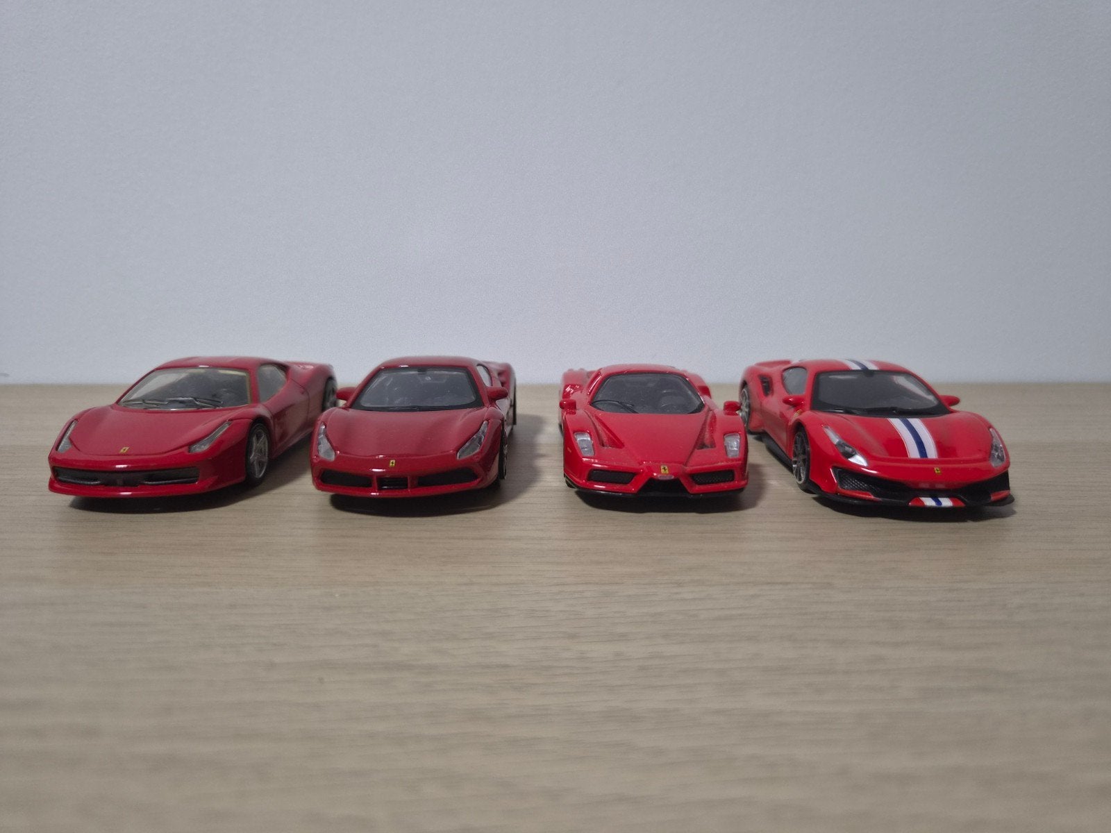 Set van 4 rode Ferrari modelauto's, Hobby en Vrije tijd, Ophalen of Verzenden, Zo goed als nieuw, Auto, Overige merken