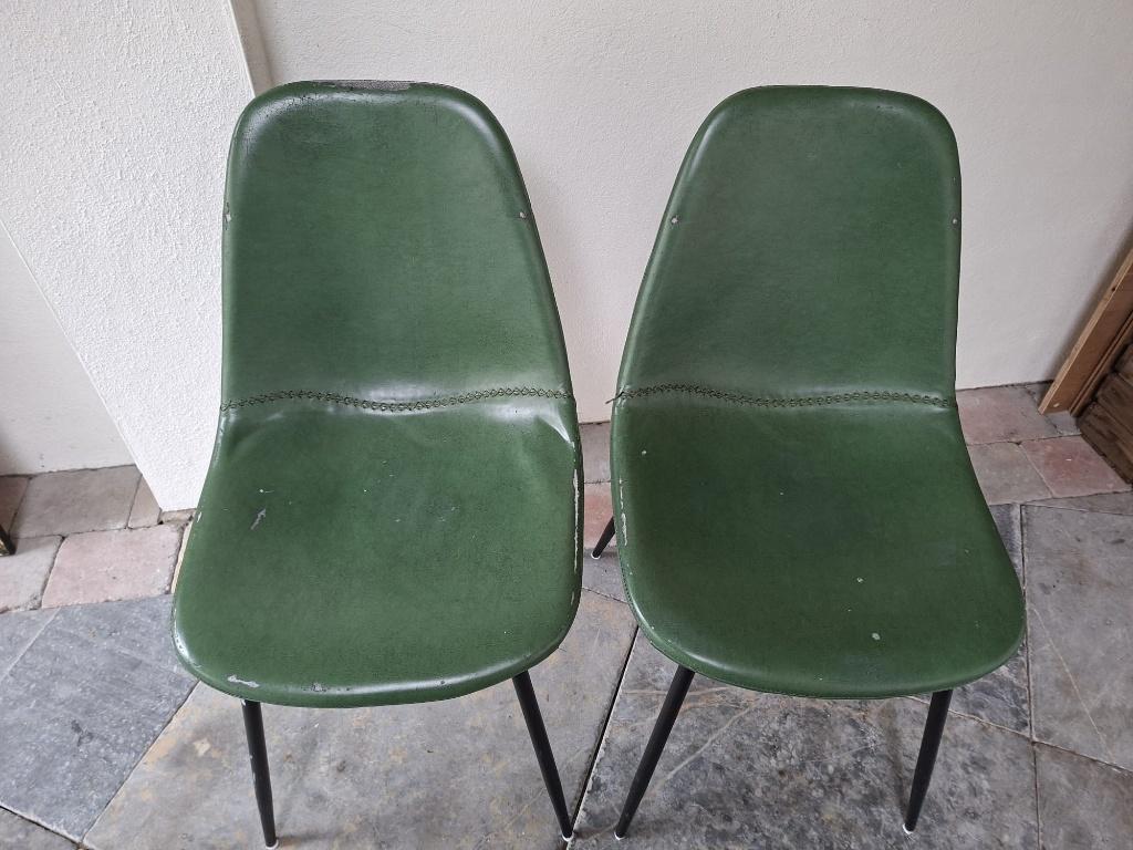 Twee groene eetkamer stoelen - gratis af te halen, Huis en Inrichting, Stoelen, Ophalen, Gebruikt, Overige kleuren, Twee
