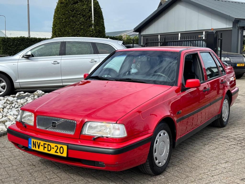 Volvo 460 2.0i Luxury-Line 1996 Rood Airco Topconditie, Auto's, Oldtimers, Voorwielaandrijving, 1998 cc, Bedrijf, Handgeschakeld