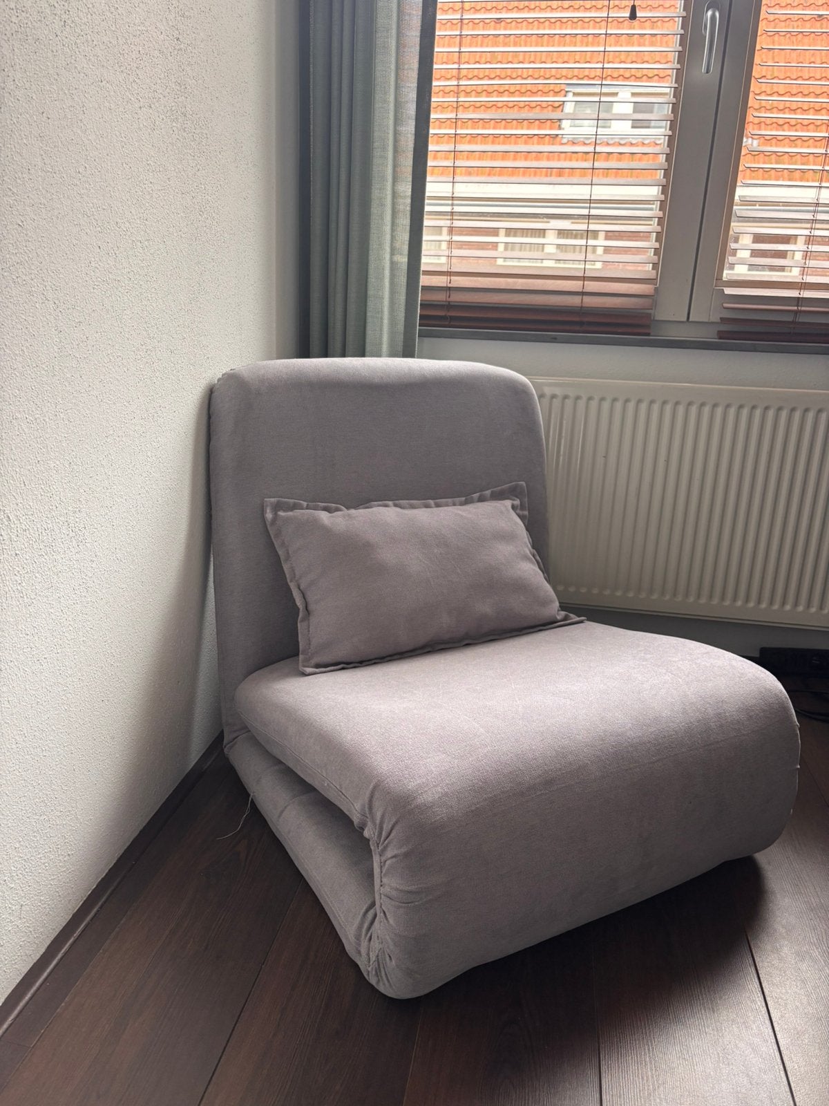 Inklapbare slaapbank, Ophalen, 190 cm of minder, Zo goed als nieuw, Grijs