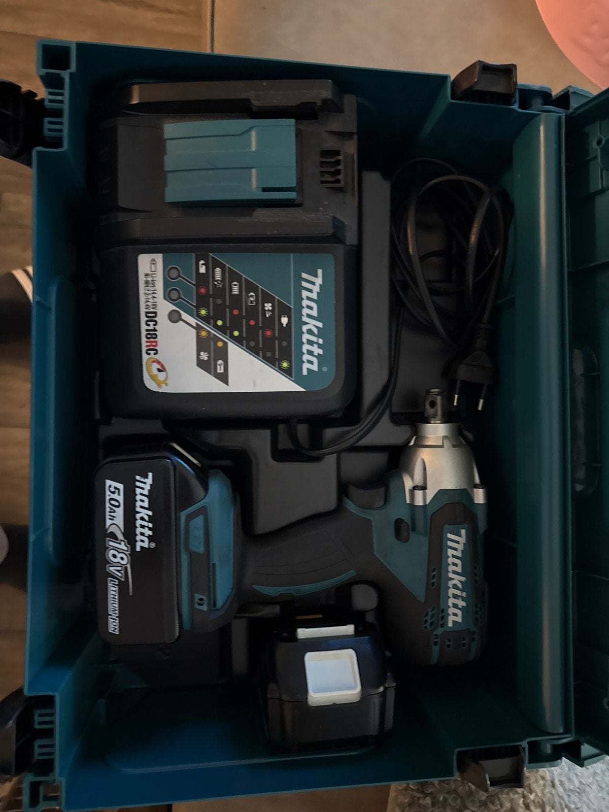 Makita DTW190ZJ Accu Slagmoersleutel Set met 2x 5.0Ah Accu's, Ophalen, Zo goed als nieuw