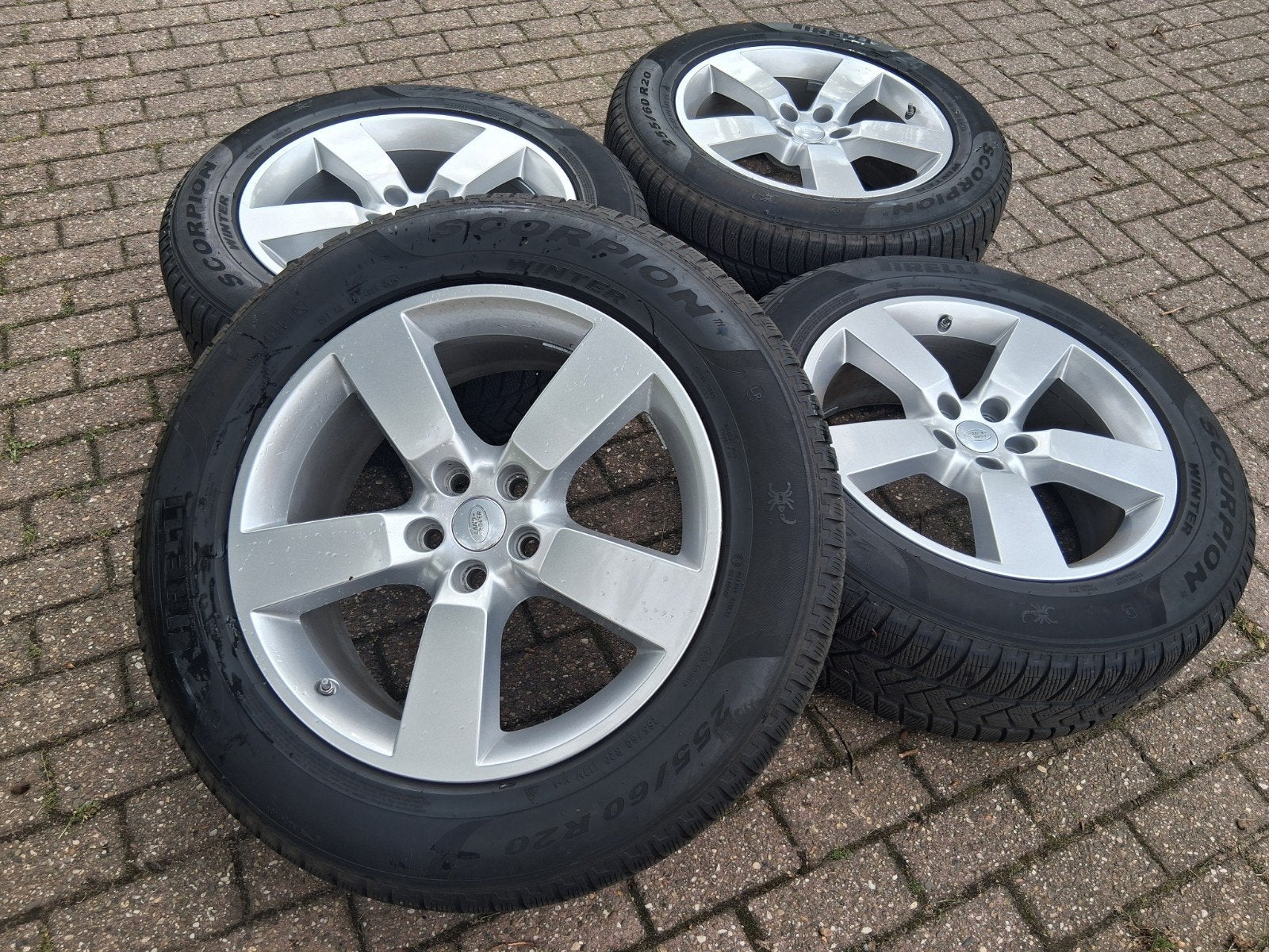Land Rover Defender 2020 -2026  255/60r20 pirelli, Ophalen, 255 mm, Banden en Velgen, Winterbanden