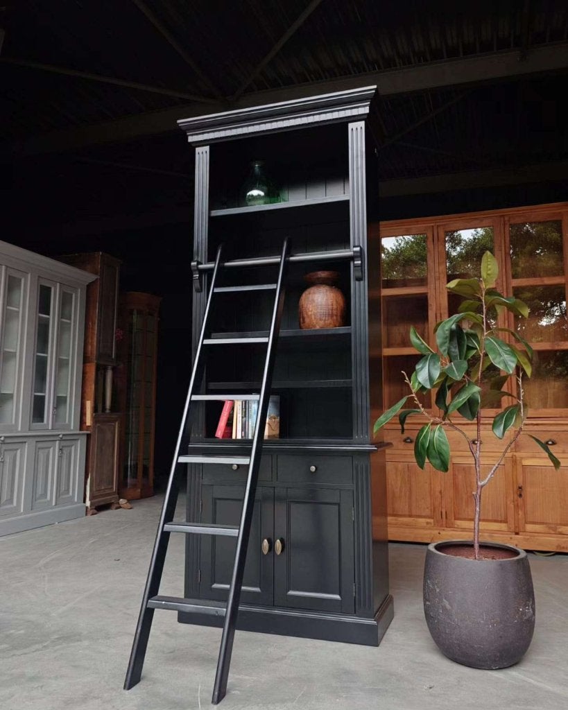 Zwarte boekenkast met ladder | smalle Private library #2978
