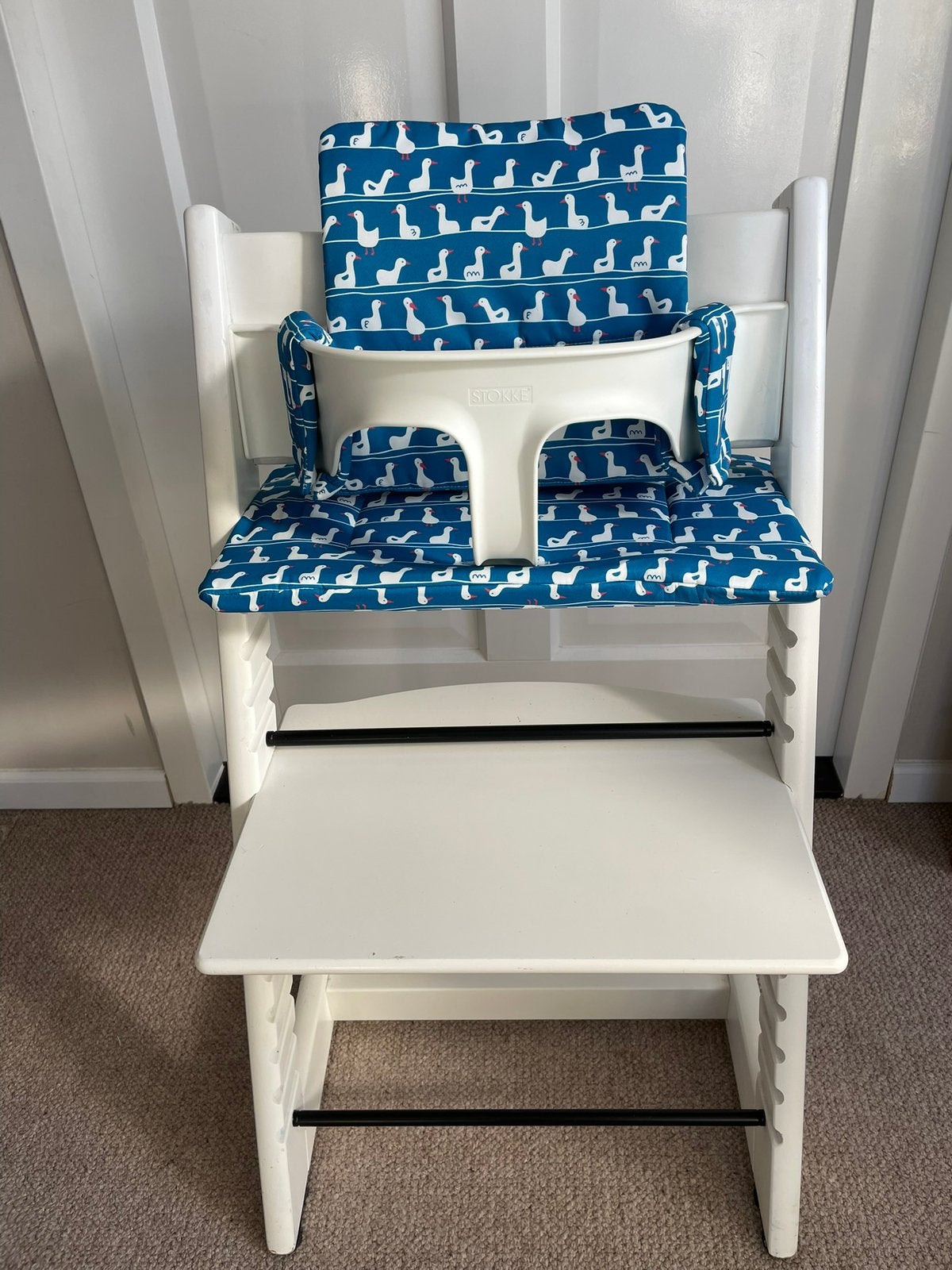 Nieuw Witte Gansjes Stokke Tripp Trapp stoel blauw kussenset, Ophalen of Verzenden, Nieuw, Meegroeistoel, Gordel(s)