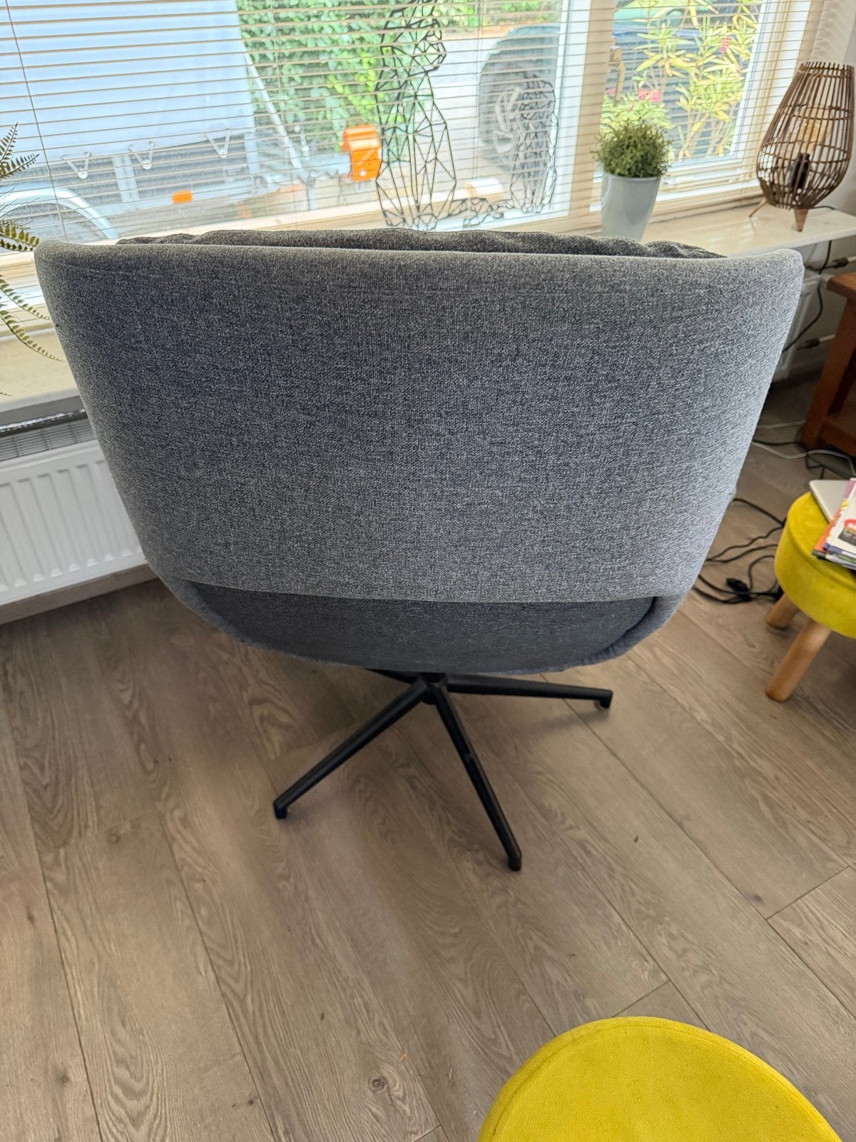 Comfortabele grijze fauteuil met draaivoet IKEA ÄLEBY, Ophalen, Zo goed als nieuw, Stof, 75 tot 100 cm