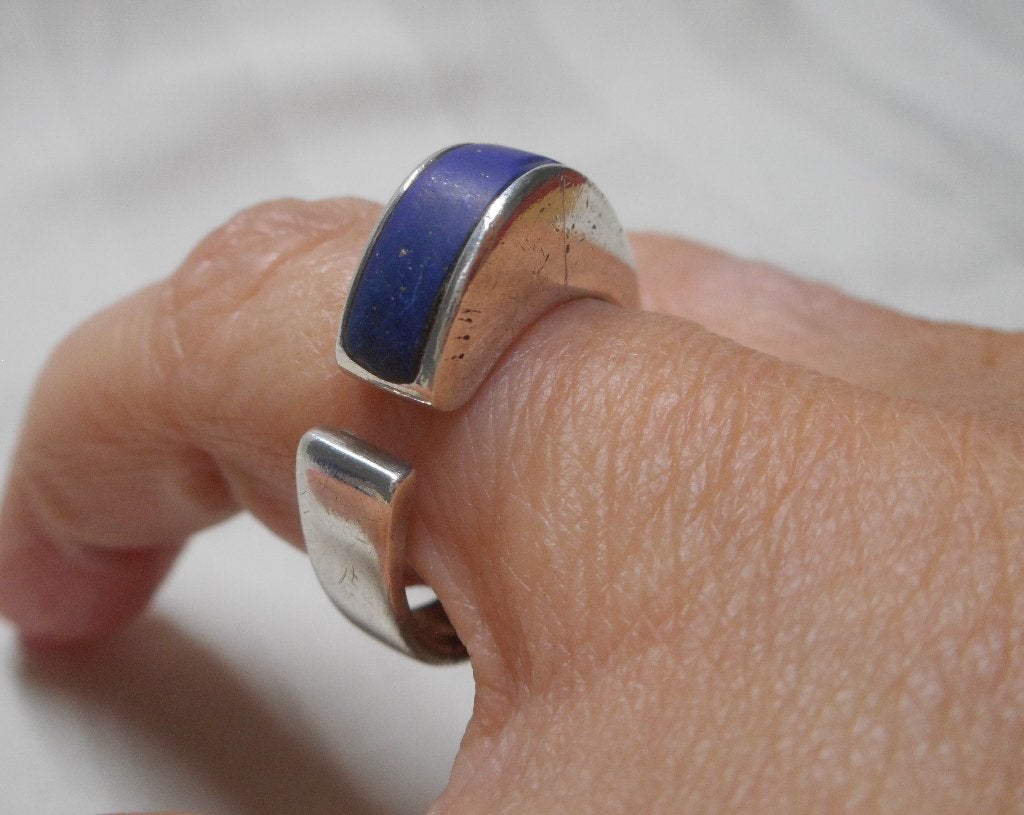 Zilveren modernist ring met lapis lazuli maat 18 nr.228, 18 tot 19, Gebruikt, Verzenden, Dame