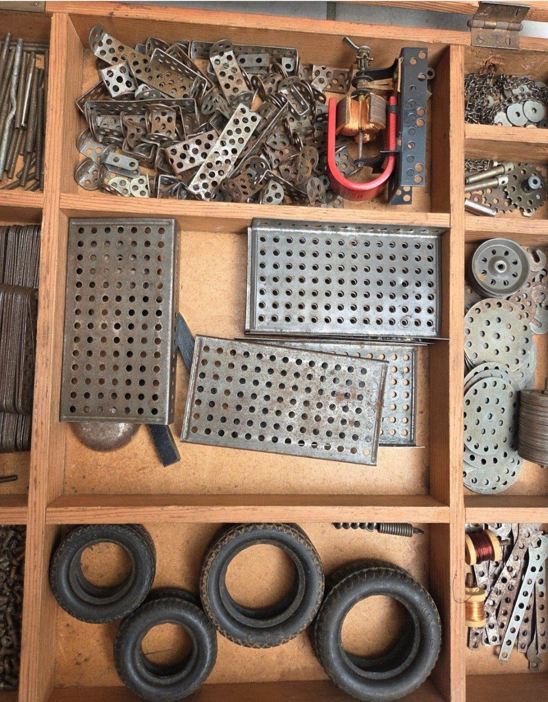 Vintage TRIX metalen constructie speelgoed set  houten kist, Antiek en Kunst, Antiek | Speelgoed, Ophalen of Verzenden