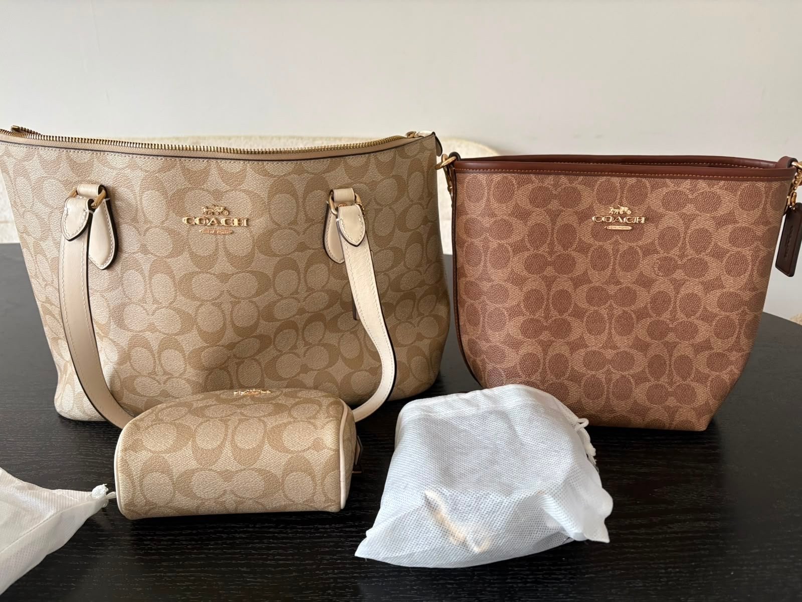 Coach tassen set: shopper, schoudertas en make-up tasje, Ophalen of Verzenden, Zo goed als nieuw, Beige, Handtas