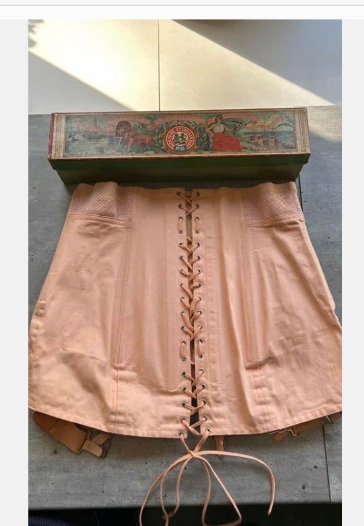 Vintage corset in bijzondere oude doos, Antiek en Kunst, Ophalen of Verzenden