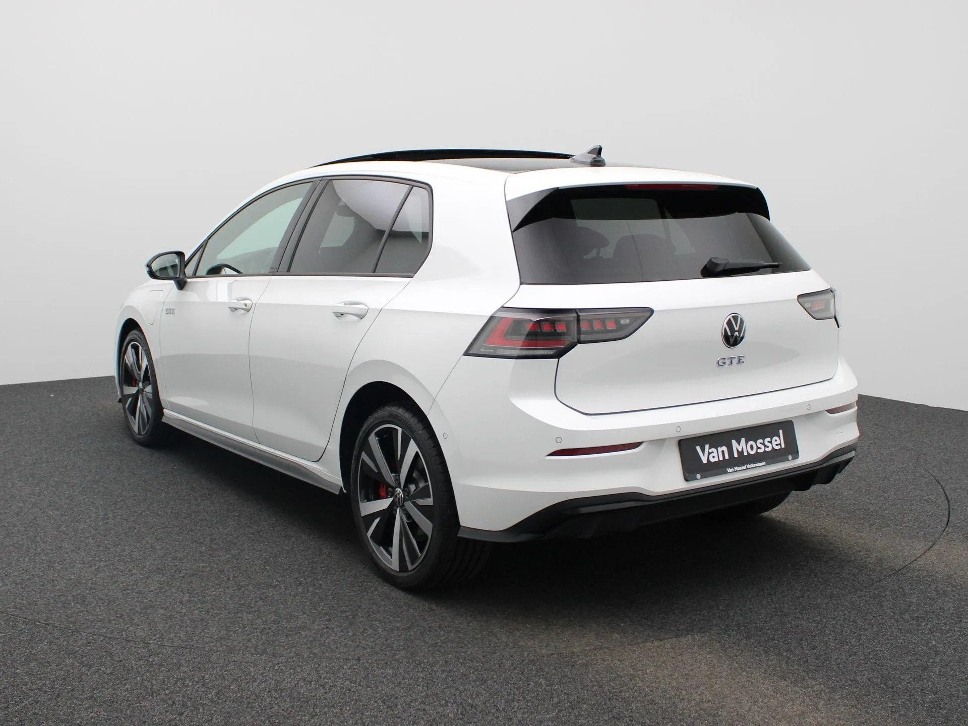 Volkswagen Golf 1.5 eHybrid GTE 272 PK (bj 2024, automaat), 4 cilinders, 250 km/l, Wit, Plug-in hybride