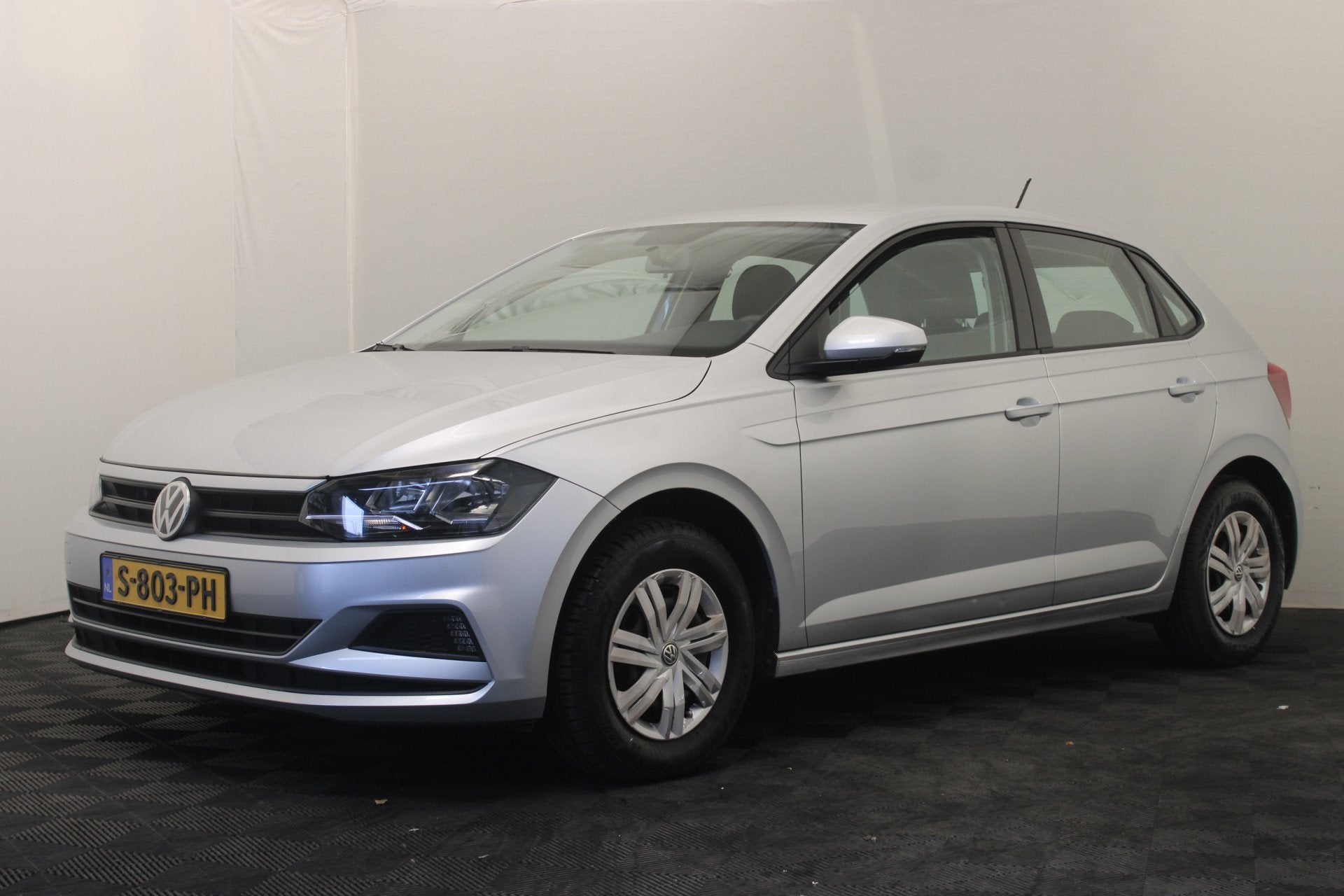 Volkswagen Polo 1.0 MPI Trendline (bj 2018), 1005 kg, Stof, Bedrijf, Handgeschakeld