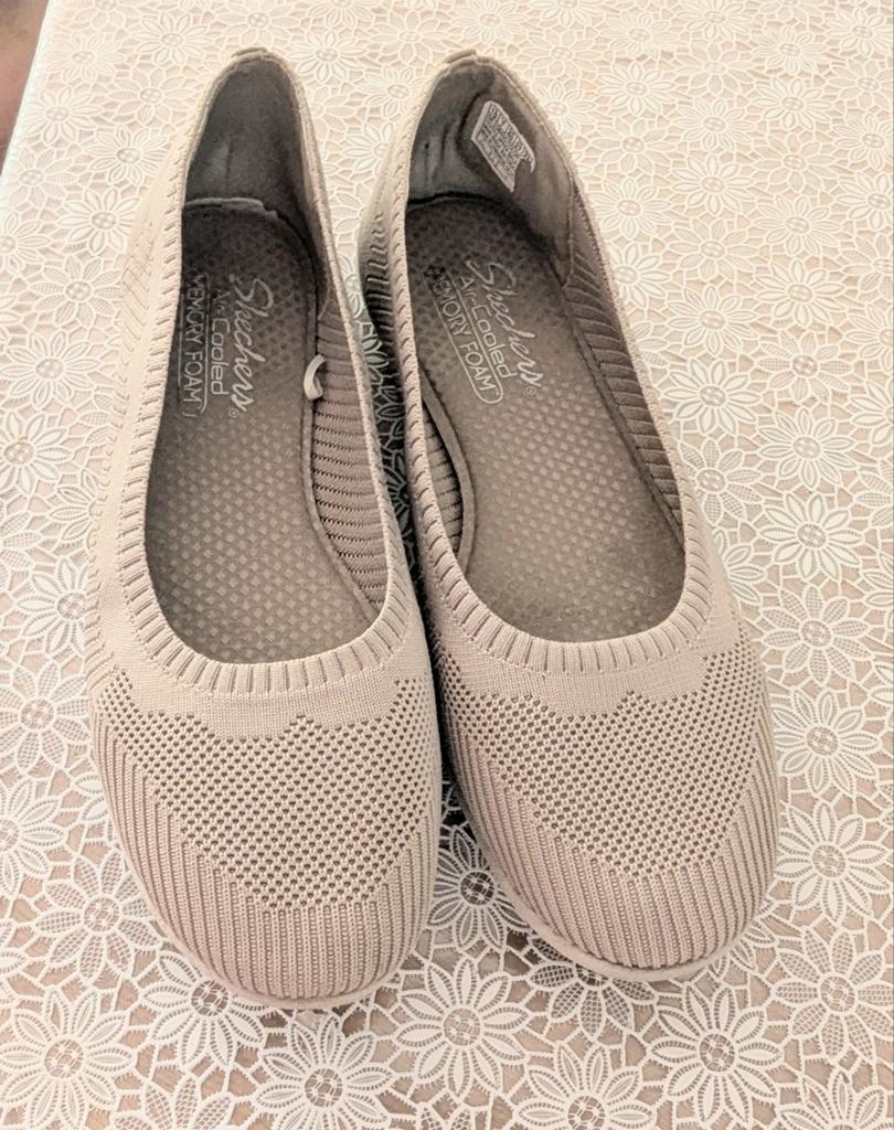 Skechers ballerina's maat 40 comfortabel & memory foam zool, Kleding | Dames, Schoenen, Skechers, Beige, Zo goed als nieuw, Ballerina's