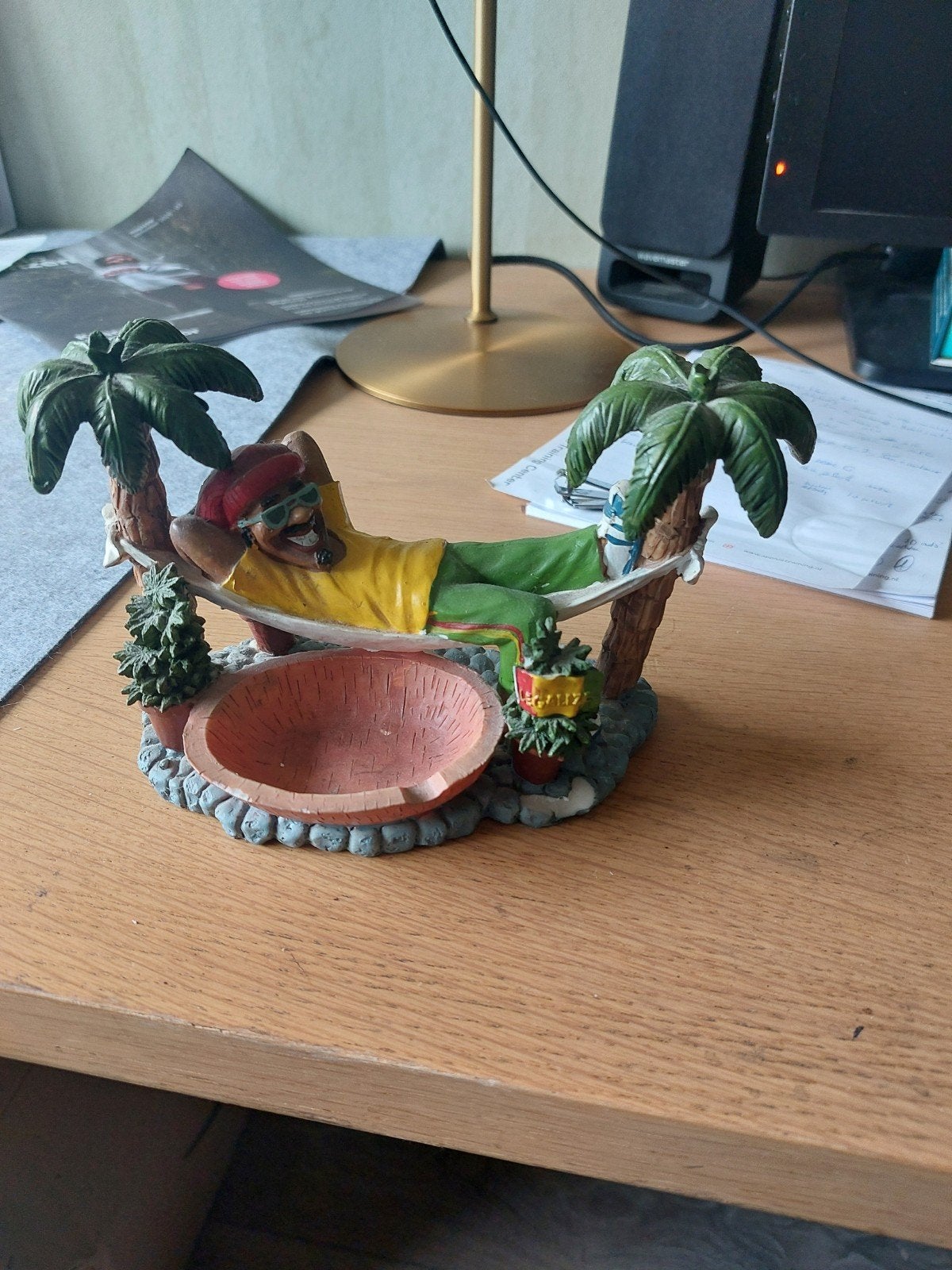 Kleine jonko asbak met liggende rasta palmbomen, Ophalen, Gebruikt, Meerkleurig, Overige stijlen