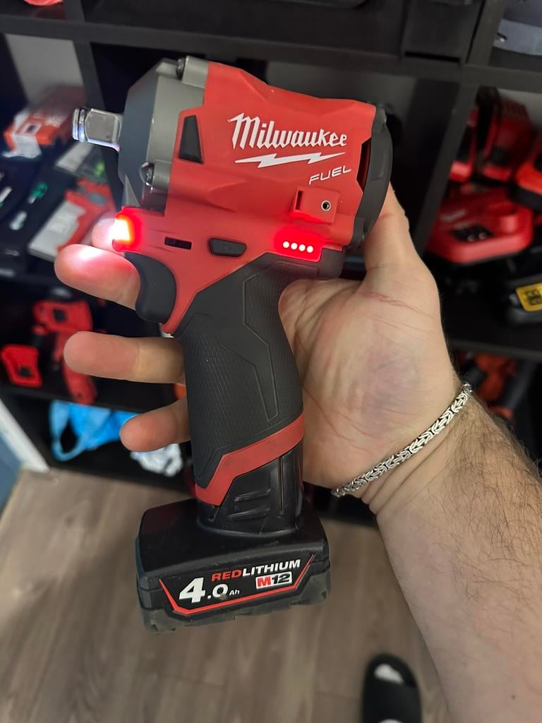 Milwaukee slagmoersleutel met accu, Ophalen, Zo goed als nieuw, Overige typen