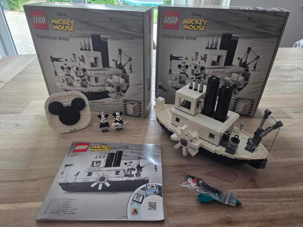 Lego Disney Mickey Mouse Steamboat Willie 21317 #024 & #025, Ophalen of Verzenden, Zo goed als nieuw, Complete set, Lego