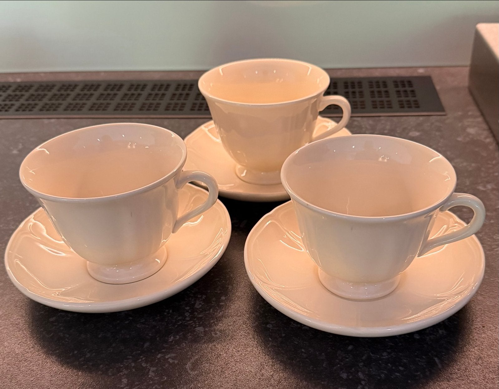 Wedgwood Queens plain12 xkoffie en 6xthee kopjes met schotel, Keramiek, Ophalen of Verzenden, Zo goed als nieuw, Overige stijlen