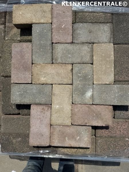 44m2 gemêleerd betonklinkers 21x10,5x6cm straatstenen erfver, Bij dit gebruikte product niet te achterhalen, Gebruikt, Bij dit gebruikte product niet te achterhalen
