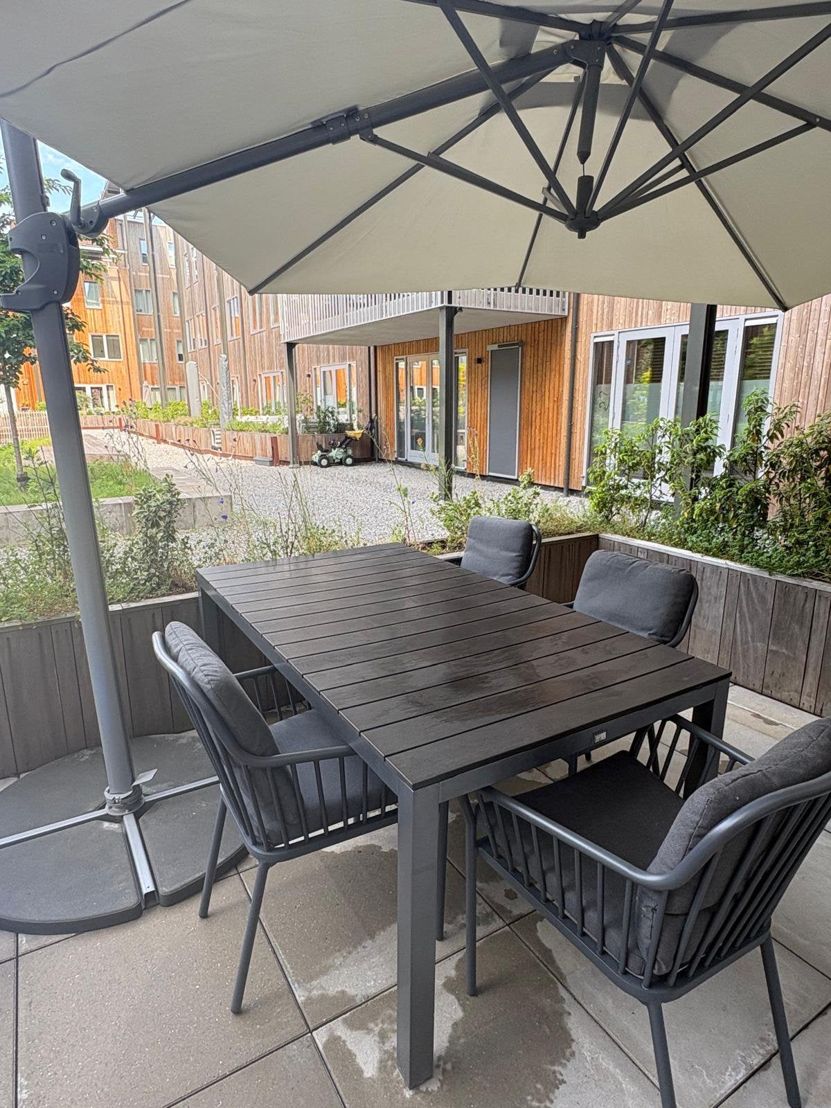 Tuintafel (zonder stoelen), Ophalen, Zo goed als nieuw