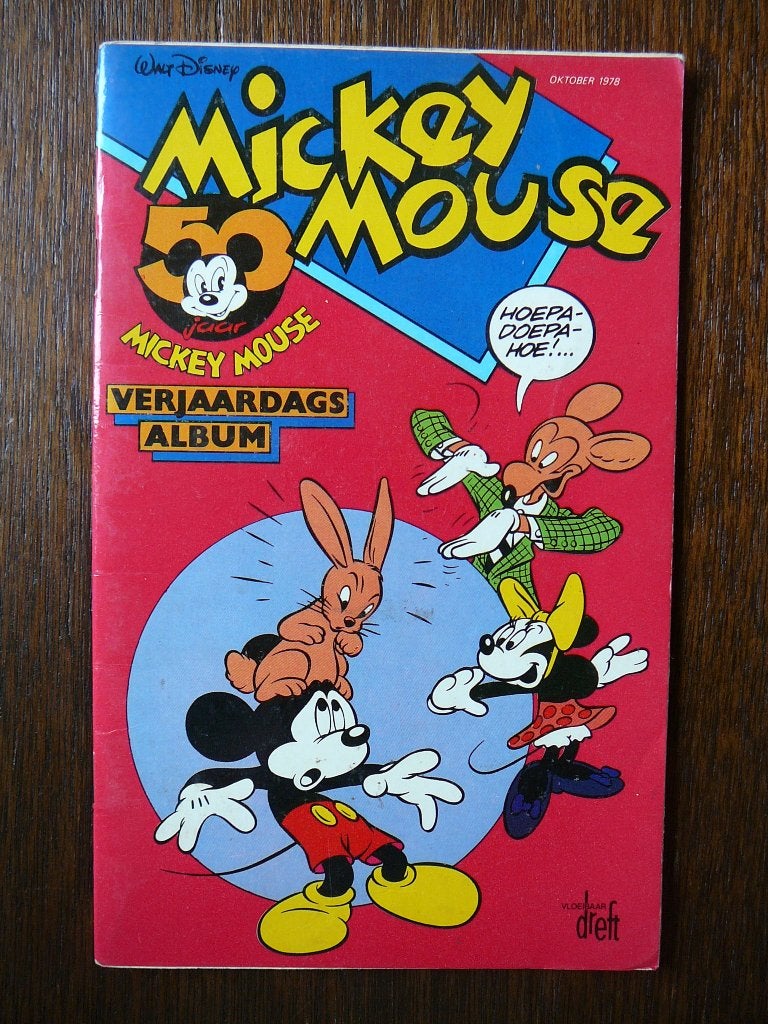 Mickey Mouse verjaardagsalbum 50 jaar, vloeibaar Dreft, Boeken, Eén stripboek, Ophalen of Verzenden, Zo goed als nieuw