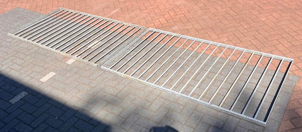 NIEUW: 2 verzinkte spijlenpanelen voor € 100,,-, Ophalen, Nieuw, IJzer, Spijlenhekwerk
