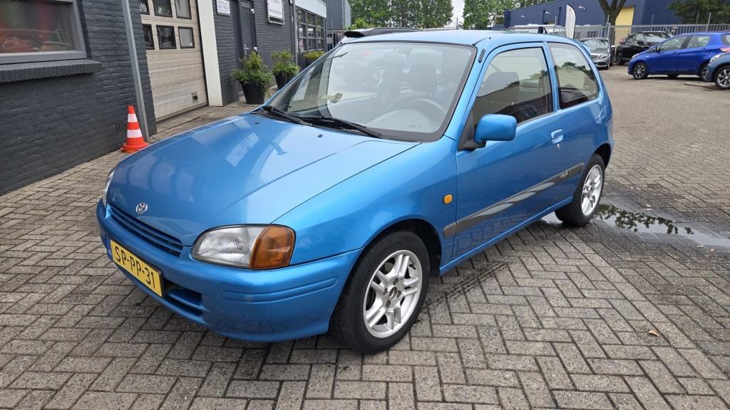 Toyota Starlet 1.3-16V (bj 1998), Auto's, Metallic lak, Blauw, Origineel Nederlands, Bedrijf