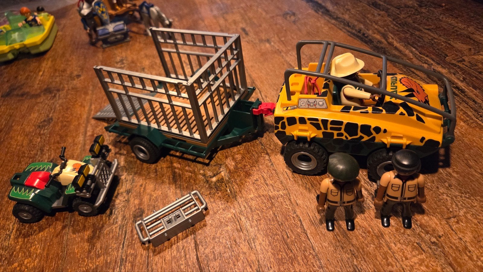 Playmobil Saurus Jeep met aanhanger en figuren, Gebruikt, Complete set, Voertuig, Ophalen of Verzenden