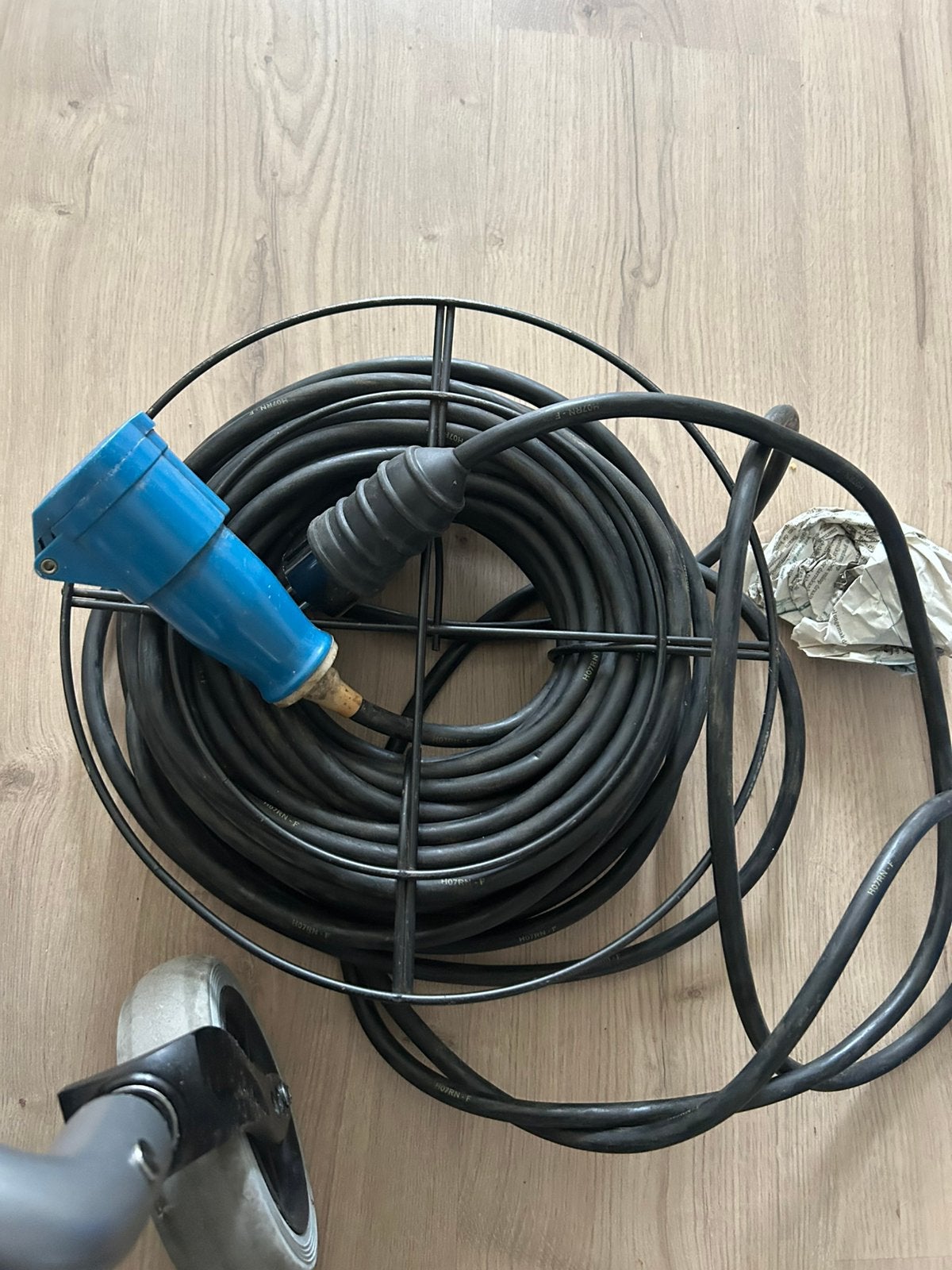 Verlengkabel 25m op IJzeren Haspel (H07RN-F / Neopreen), Ophalen of Verzenden, Zo goed als nieuw