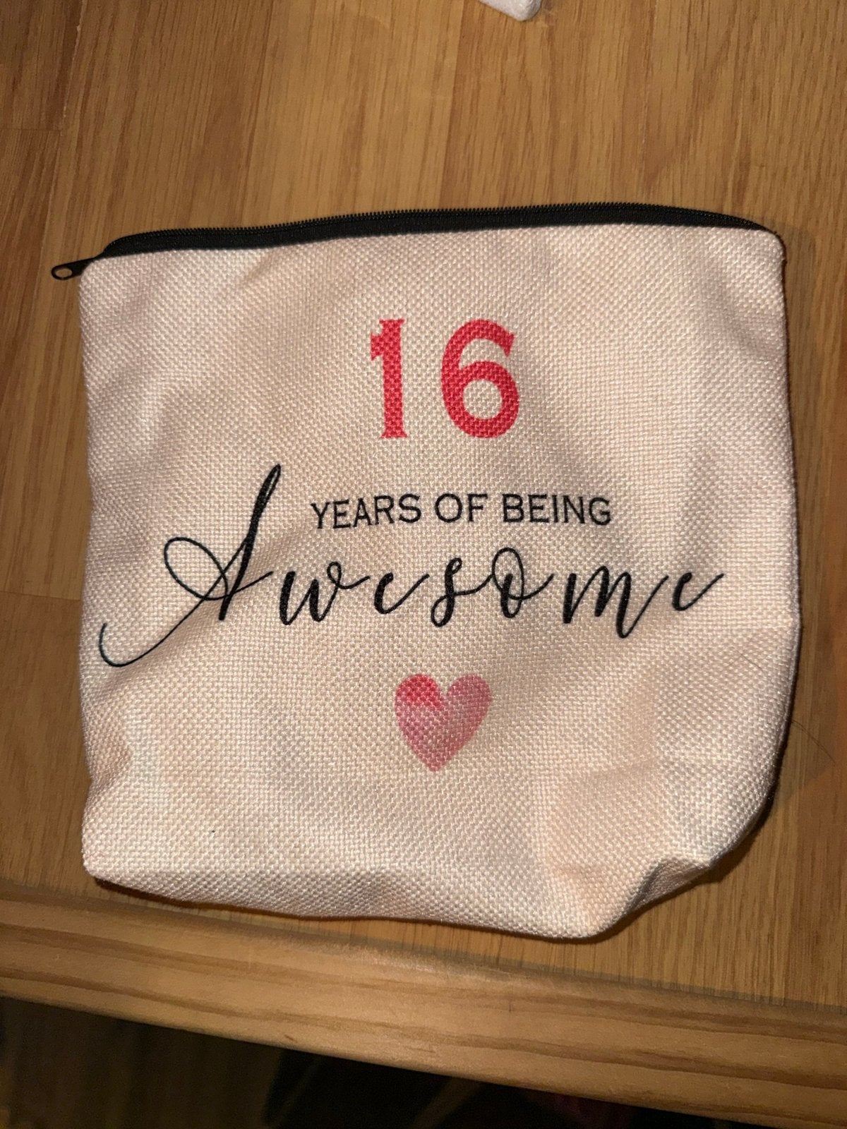 Toilettas '16 Years of Being Awesome' - Perfect Cadeau, Ophalen of Verzenden, Nieuw, Beige, Overige typen
