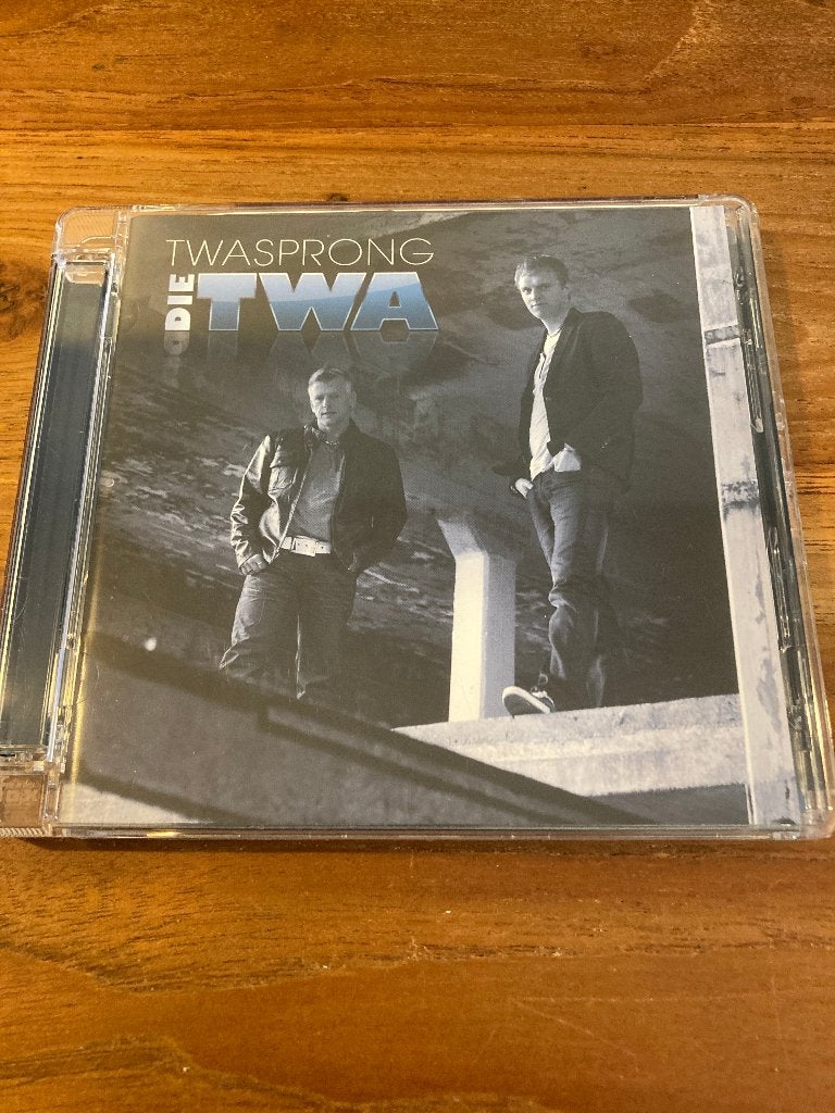 Die Twa - Twasprong (Friestalige pop / Handtekening Bandlede, Cd's en Dvd's, Inclusief doosje, Zo goed als nieuw, Album, Verzenden