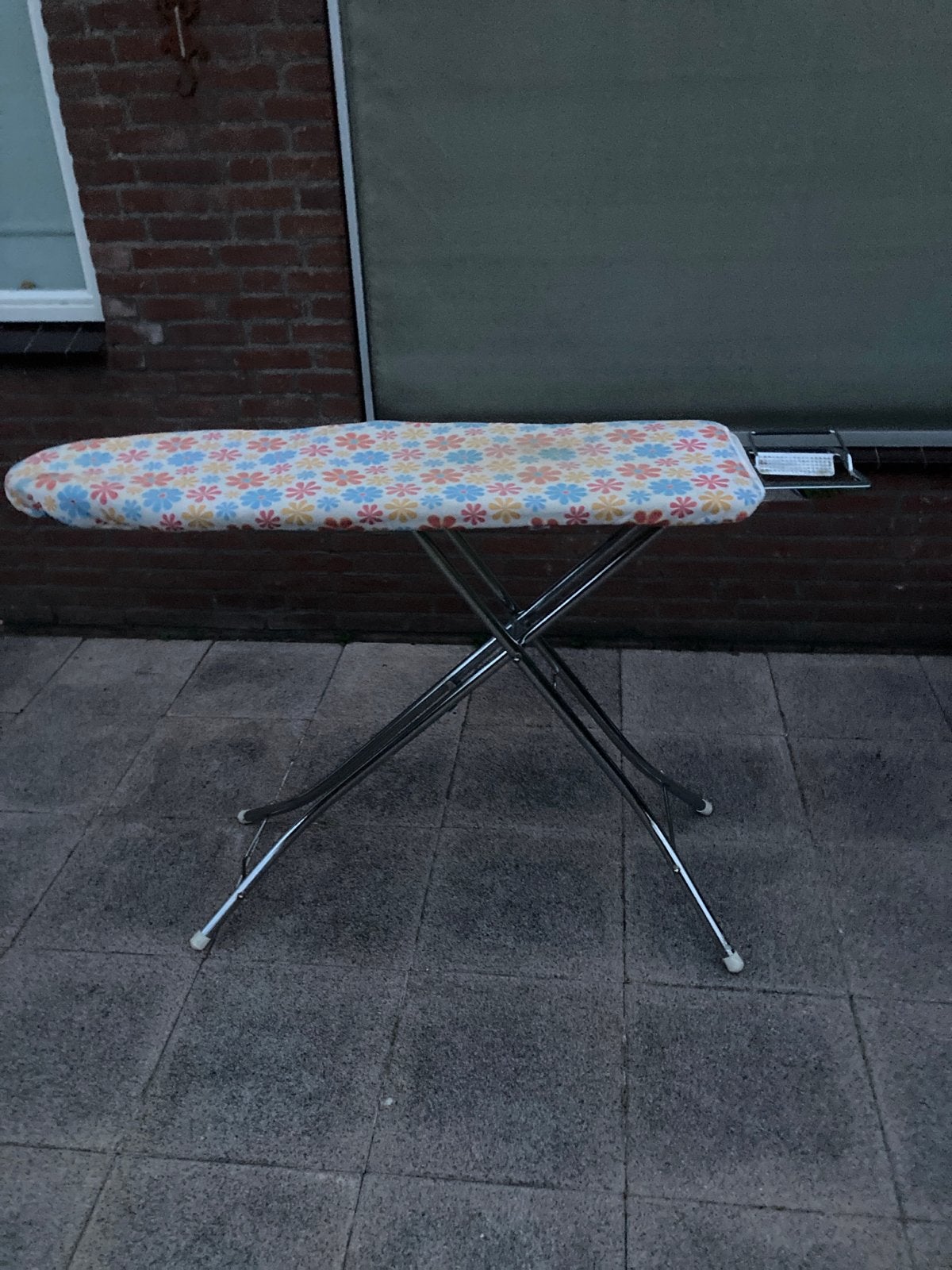 Strijkplank met bloemenprint, Ophalen, Gebruikt