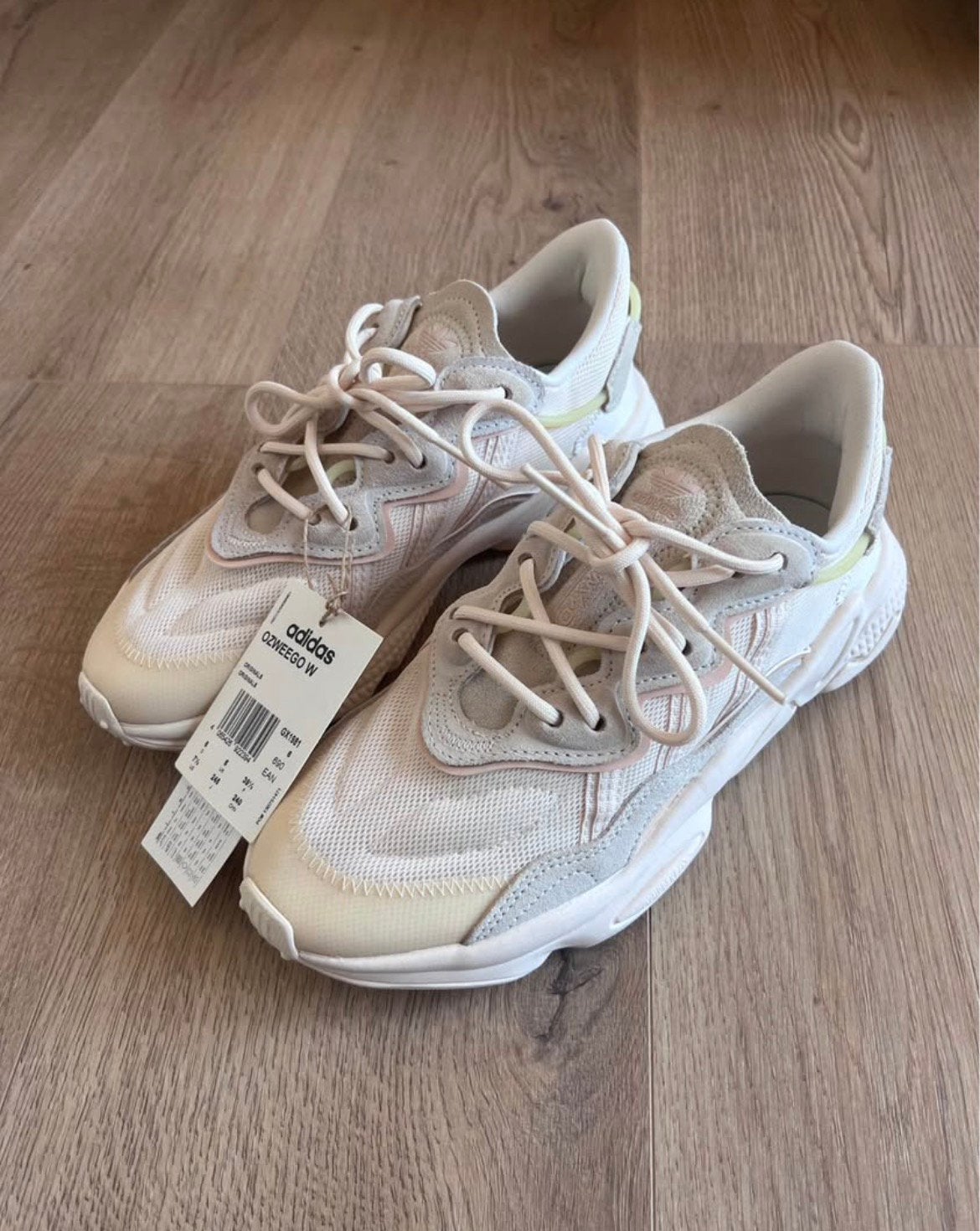 Adidas Ozweego sneakers (maat 39 1/3), Beige, Nieuw, Ophalen of Verzenden, Sneakers of Gympen