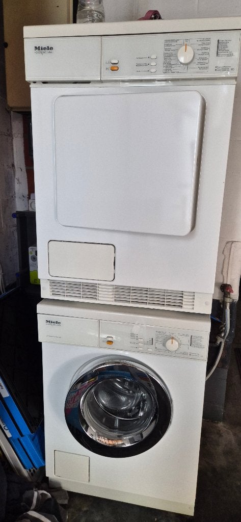 Miele (model: Novotronic T494C) droogkast, Ophalen, Gebruikt, 4 tot 6 kg, Anti-kreukfase
